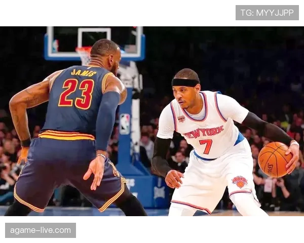 安东尼无球跑位制造错位，高效输出改变进攻节奏