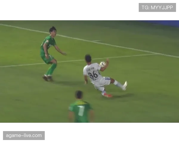 近距离手球判罚为何常引发裁判争议？解析规则细节与判定标准